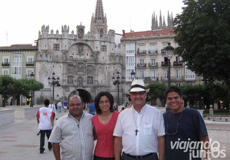 VJ_0007_Viajando-Juntos-Burgos-Espana-viajes-peregrinaciones-Tierra-Santa-May-Ling-Carabano-Noe-Pernia-Monsenor-Reinaldo