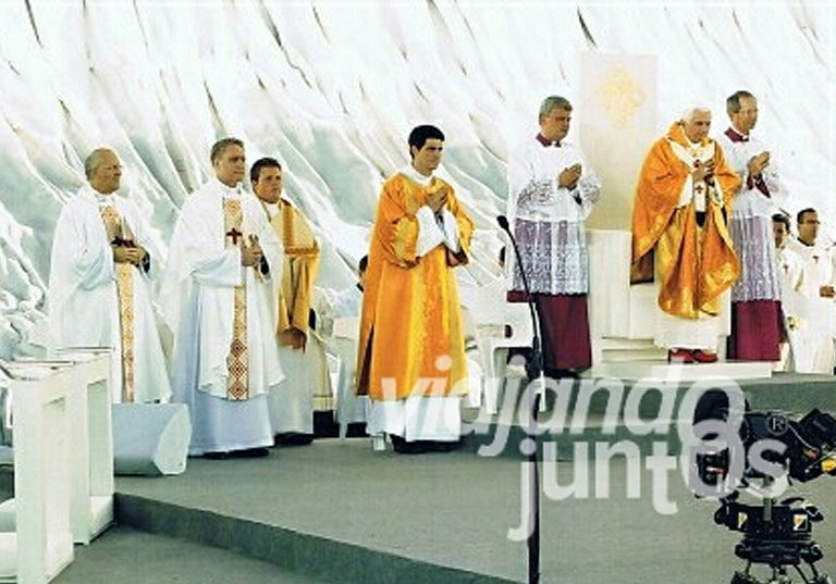 VJ_0011_Papa-Benedicto-XVI-Reyes-de-Espana-Noe-Pernia-May-Ling-Carabano-Viajando-Juntos-viajes-peregrinacion